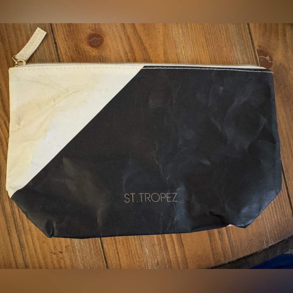 St Tropez black & white cosmetic bag. Zipper closure. Will fit makeup, face care